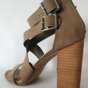 Chunky heels sandals